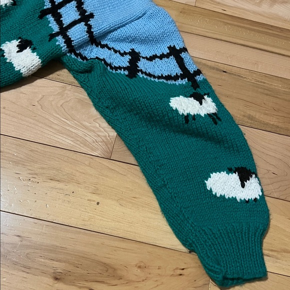 Vintage handmade Sweater with Sheep Design - Picture 12 of 16